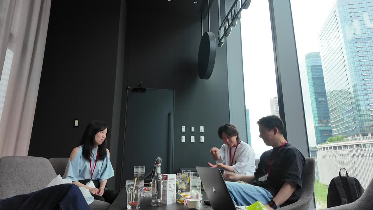活発に議論するメンバー